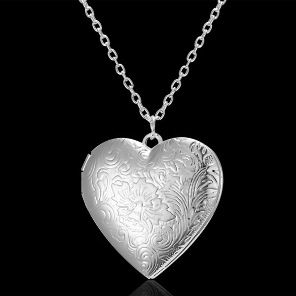 Carved Design Love Necklace Personalized Heart-shaped Photo Frame Pendant Necklace For Women Family Jewelry For Valentine's Day – Image 6