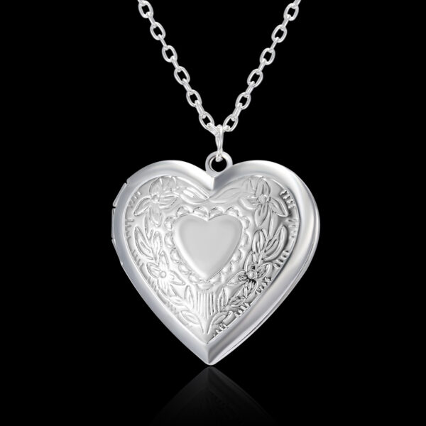 Carved Design Love Necklace Personalized Heart-shaped Photo Frame Pendant Necklace For Women Family Jewelry For Valentine's Day – Image 5