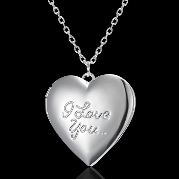 Carved Design Love Necklace Personalized Heart-shaped Photo Frame Pendant Necklace For Women Family Jewelry For Valentine's Day – Image 3